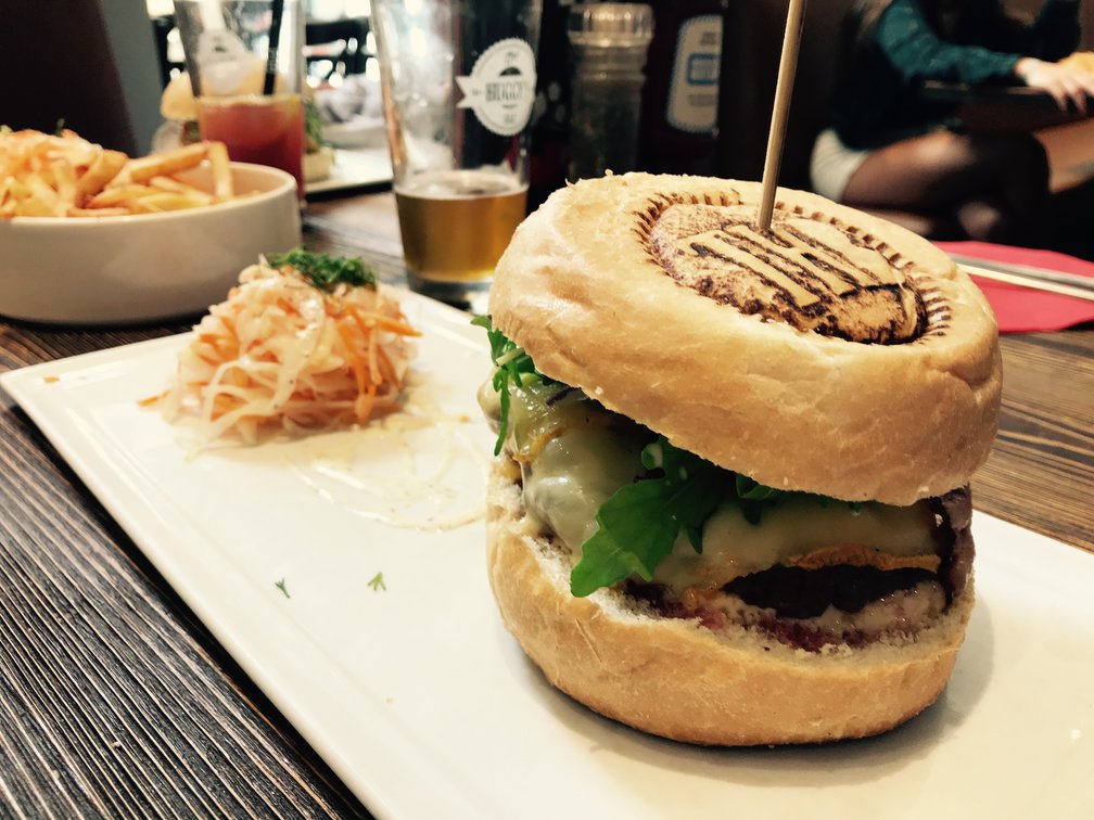 What to eat in Liège, Belgium: Burger from The Huggy's Bar