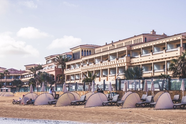 Beach side of Gran Hotel Atlantis Bahía Real