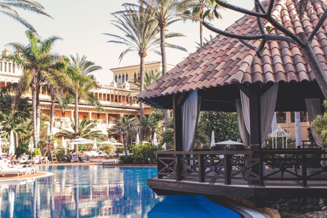 Pool area at Gran Hotel Atlantis Bahía Real